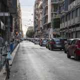 Sulla sinistra invece la via Carulli che conduce verso il murattiano � una sorta di Chinatown